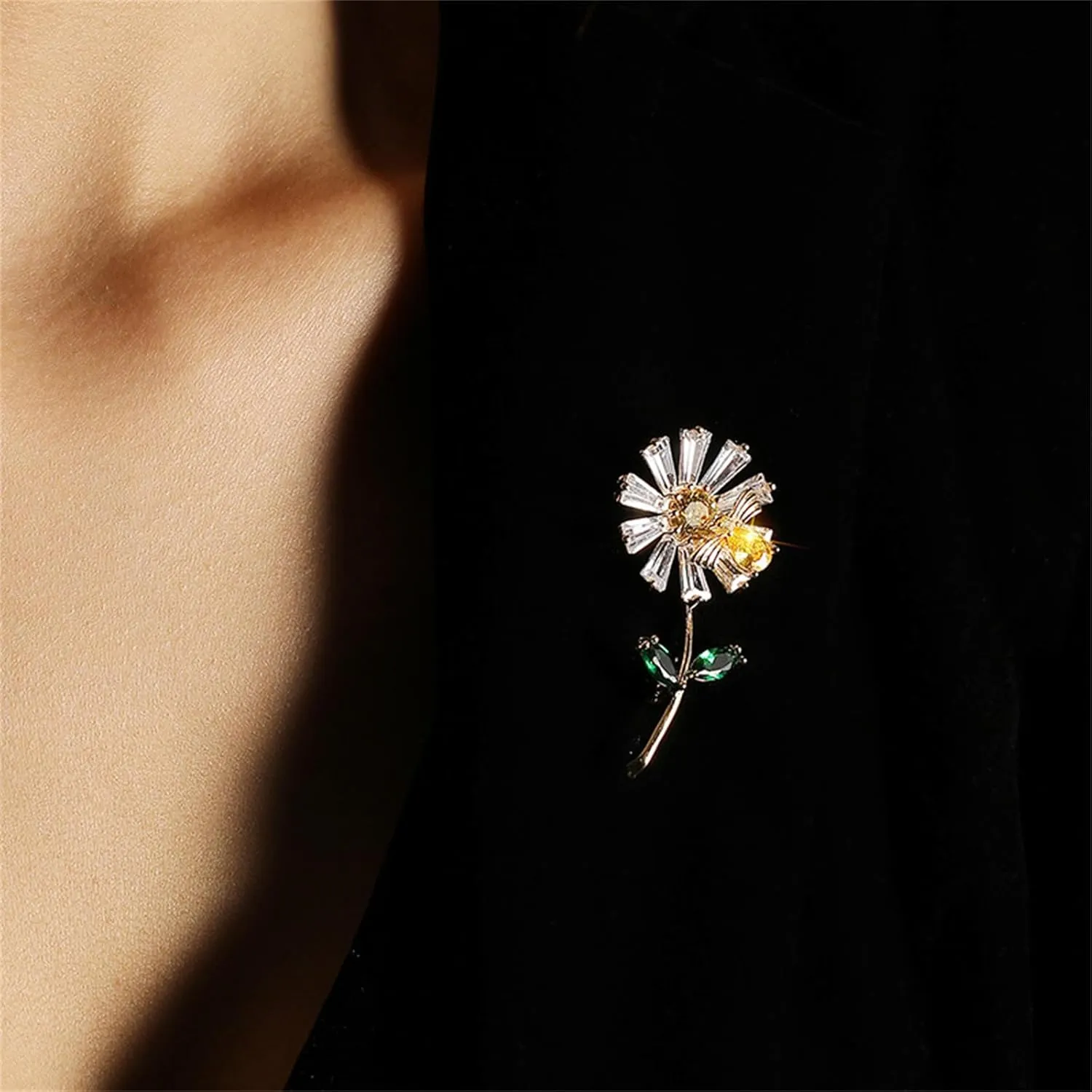 WCRAZYE Sunflower Flower Brooch Pin for Women Girls Elegant Enamel Crystal Rhinestone Yellow Flower Plant Brooch Pin, Charm Sun Flower Coat Brooch for Mom Christmas Valentine's Day Jewelry Gifts